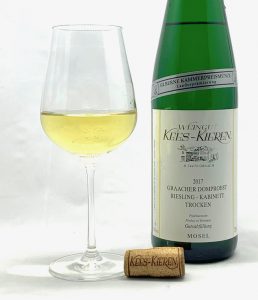 Kees-Kieren Graacher Domprobst Kabinett Riesling trocken 2017 mit Glass