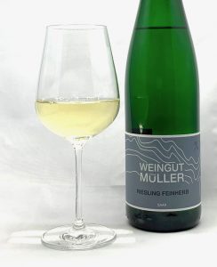 Stefan Müller Riesling feinherb 2018 mit Glass