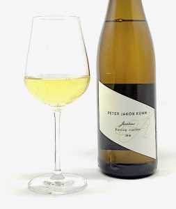 Peter Jakob Kühn "Jacobus" Riesling trocken 2018 mit Glass