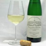 Hofgut Falkenstein Krettnacher Altenberg Riesling Kabinett feinherb AP22 2018 mit Glass