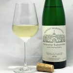 Hofgut Falkenstein Krettnacher Euchariusberg Riesling Spätlese AP14 2018 mit Glass