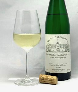 Hofgut Falkenstein Krettnacher Euchariusberg Riesling Spätlese AP14 2018 mit Glass