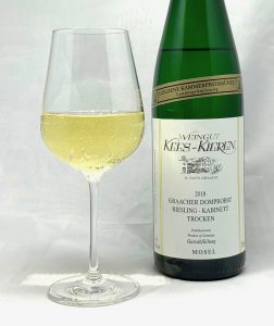 Kees-Kieren Graacher Domprobst Kabinett Riesling trocken 2018 mit Glass