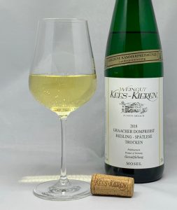 Kees-Kieren Graacher Domprobst Riesling Spätlese trocken 2018 mit Glass