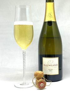 Sekthaus Raumland Riesling Brut 2013 mit Glass