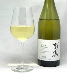Kumamoto Wine Kikuka Chardonnay Unwooded 2019 mit Glass