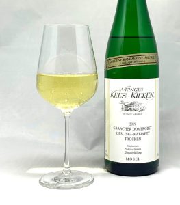 Kees-Kieren Graacher Domprobst Riesling Kabinett trocken 2019 mit Glass