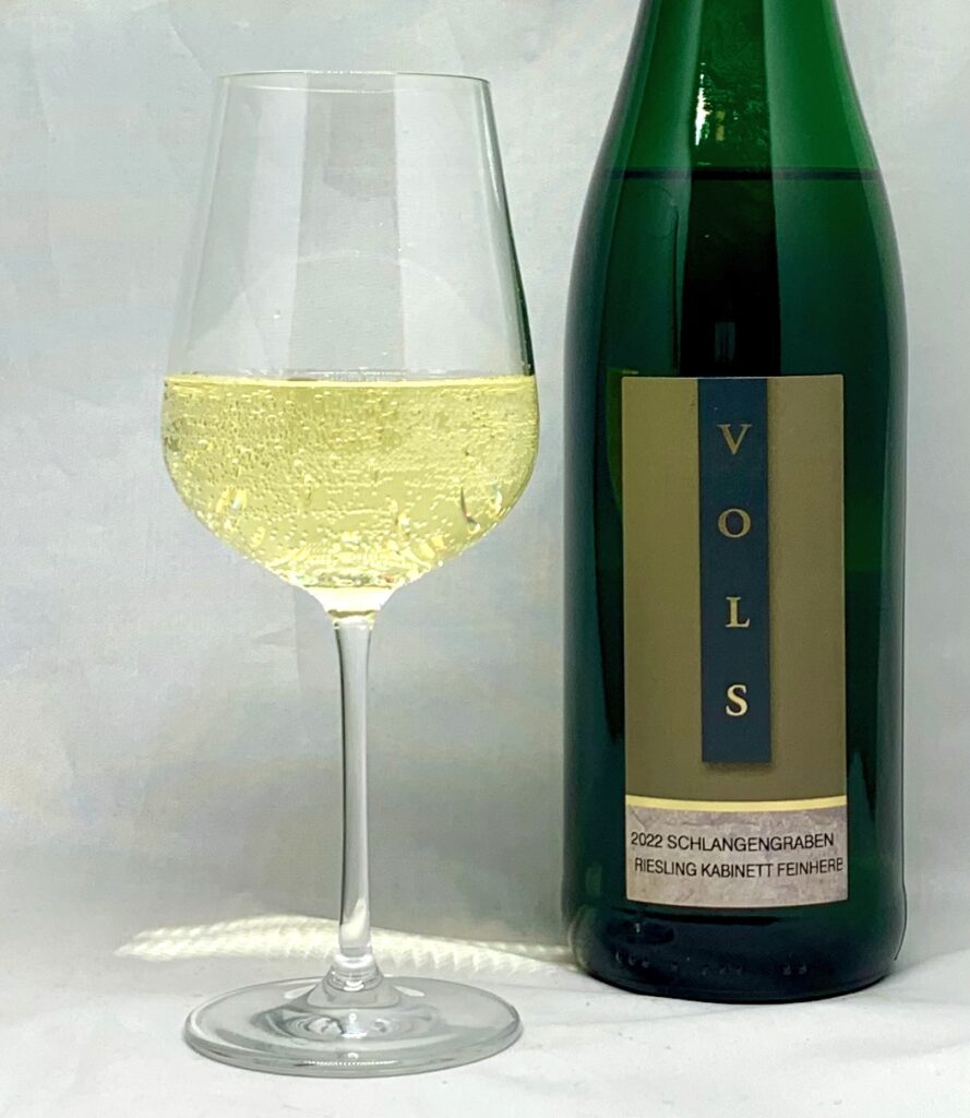 VOLS Schlangengraben Riesling Kabinett feinherb 2022 mit Glass