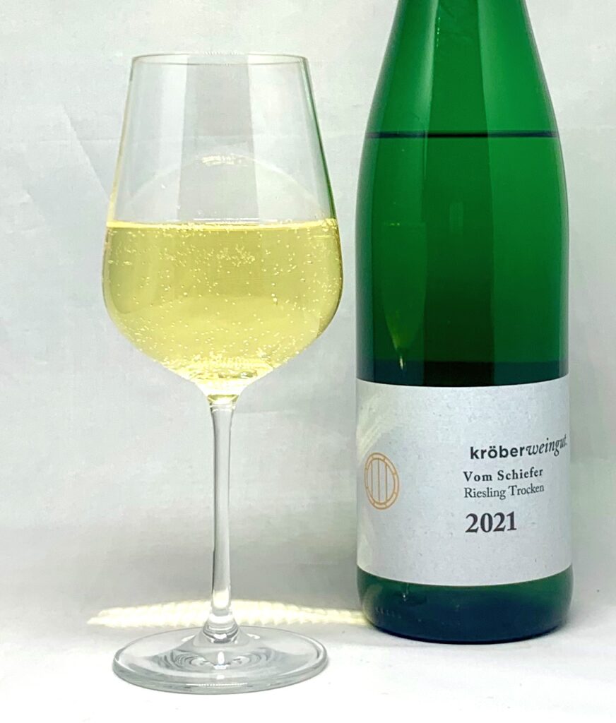 Kröber “von Schiefer” Riesling trocken 2021 mit Glass