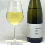 Kröber Uhlen Riesling Laubach trocken 2022 mit Glass