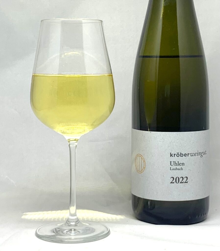 Kröber Uhlen Riesling Laubach trocken 2022 mit Glass