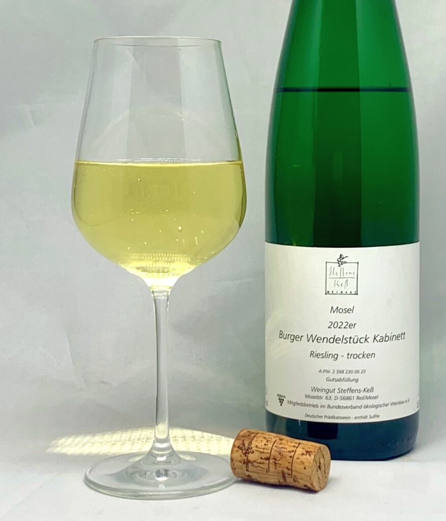 Steffens-Keß Burger Wendelstück Riesling Kabinett trocken 2022 mit Glass