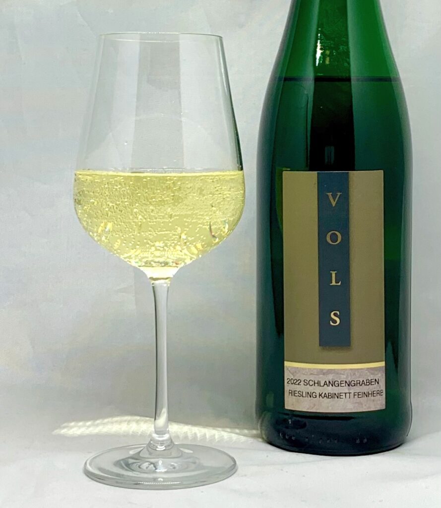 VOLS Wiltinger Schlangengraben Riesling Kabinett feinherb 2022 mit Glass