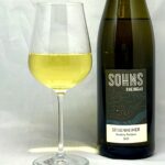 Sohns Geisenheimer Riesling trocken 2021 mit Glass