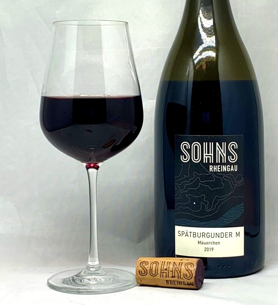 Sohns Geisenheimer Mäuerchen Spätburgunder M trocken 2019 mit Glass